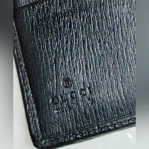 Gucci Black Leather Wallet Crossbody - Silver GG Buckle -
Silver Chain Strap - Picture 4 of 12